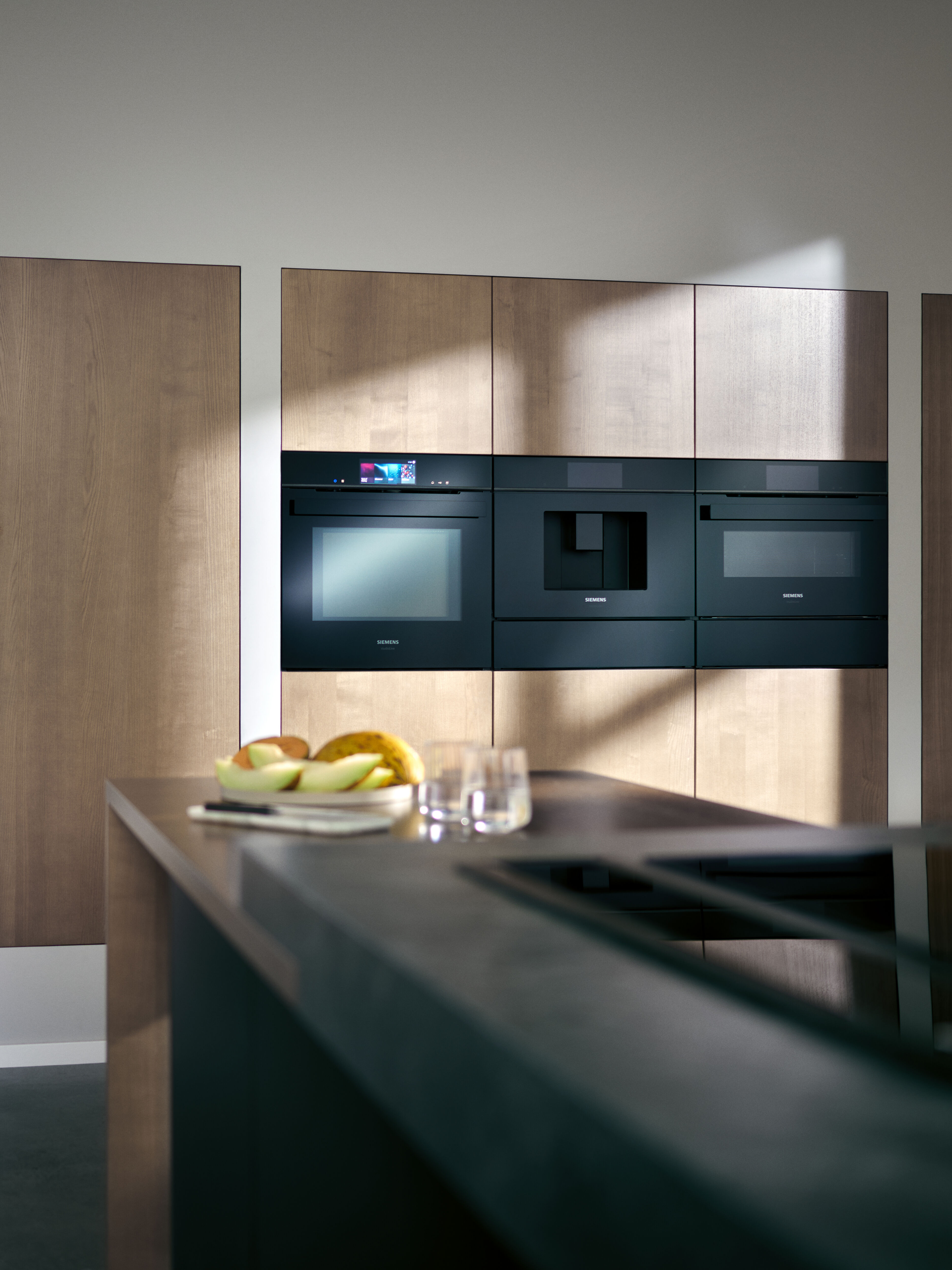 GL_SIE_PIS_Empowering_category_cooking_baking_lively_kitchen_M02_OVEN_EOX_HN978GQB1_0544_3_4